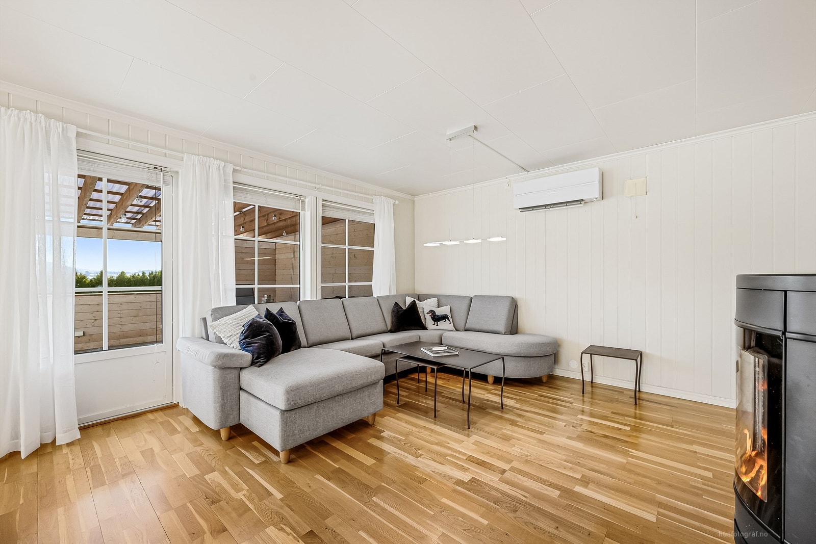 Stue med utgang til platting Galleribilde