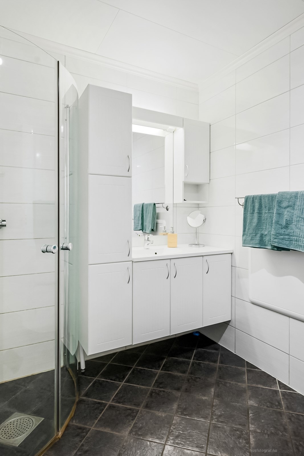 Flislagt bad med gulvvarme Galleribilde