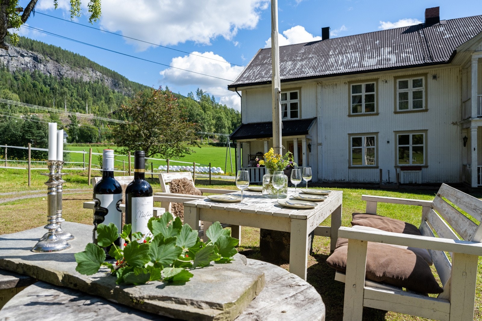 Bolighusene innehar god standard, og er blitt pusset opp/renovert i senere tid. Galleribilde
