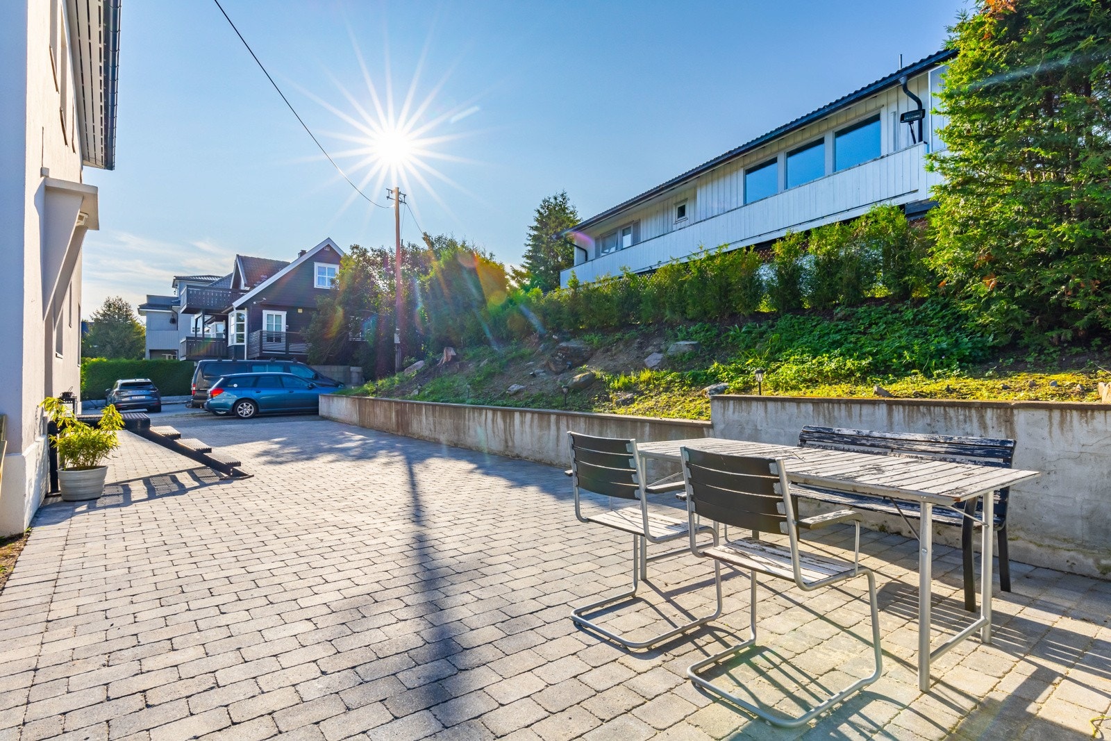 Felles gårdsplass. Galleribilde