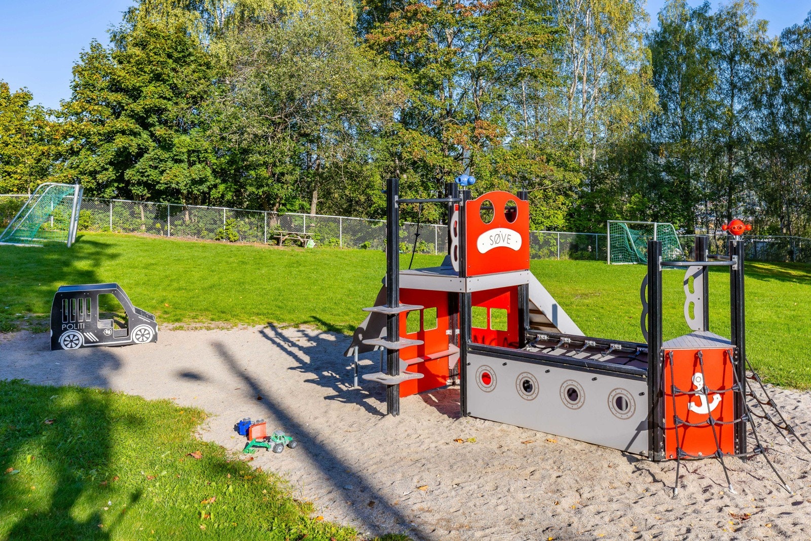 Lekeplass i nærområdet. Galleribilde