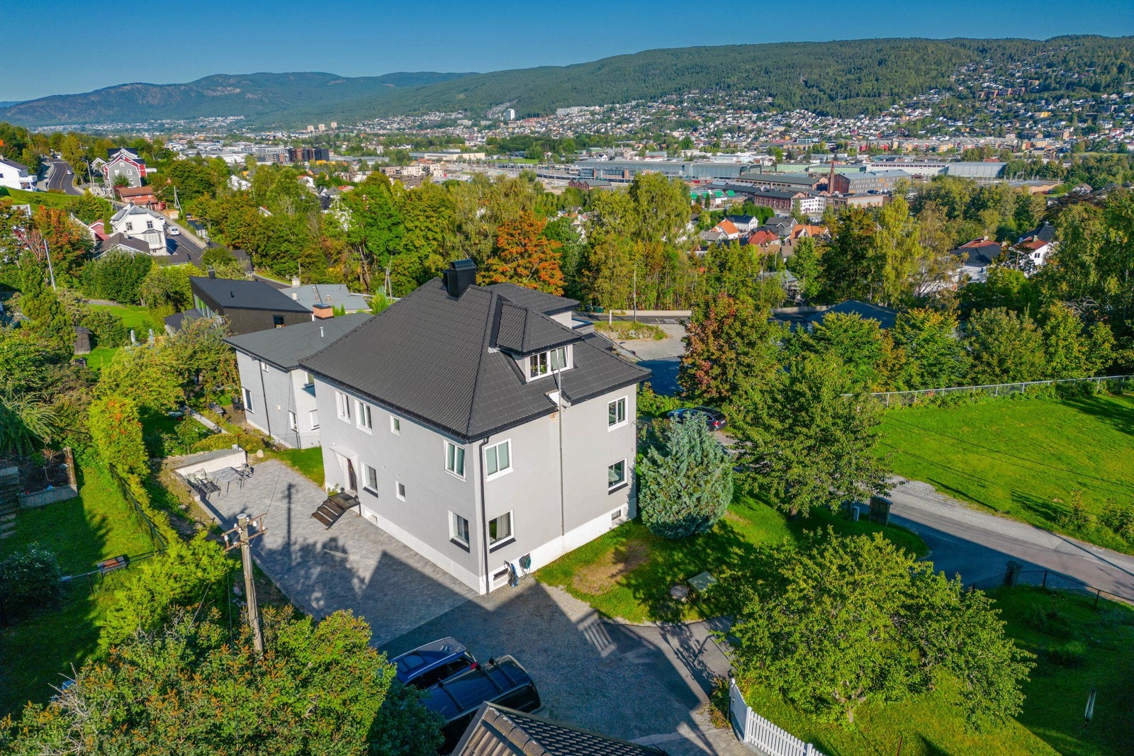Det er også kort vei til idylliske Blektjern med gode bade- og fiskemuligheter. Galleribilde