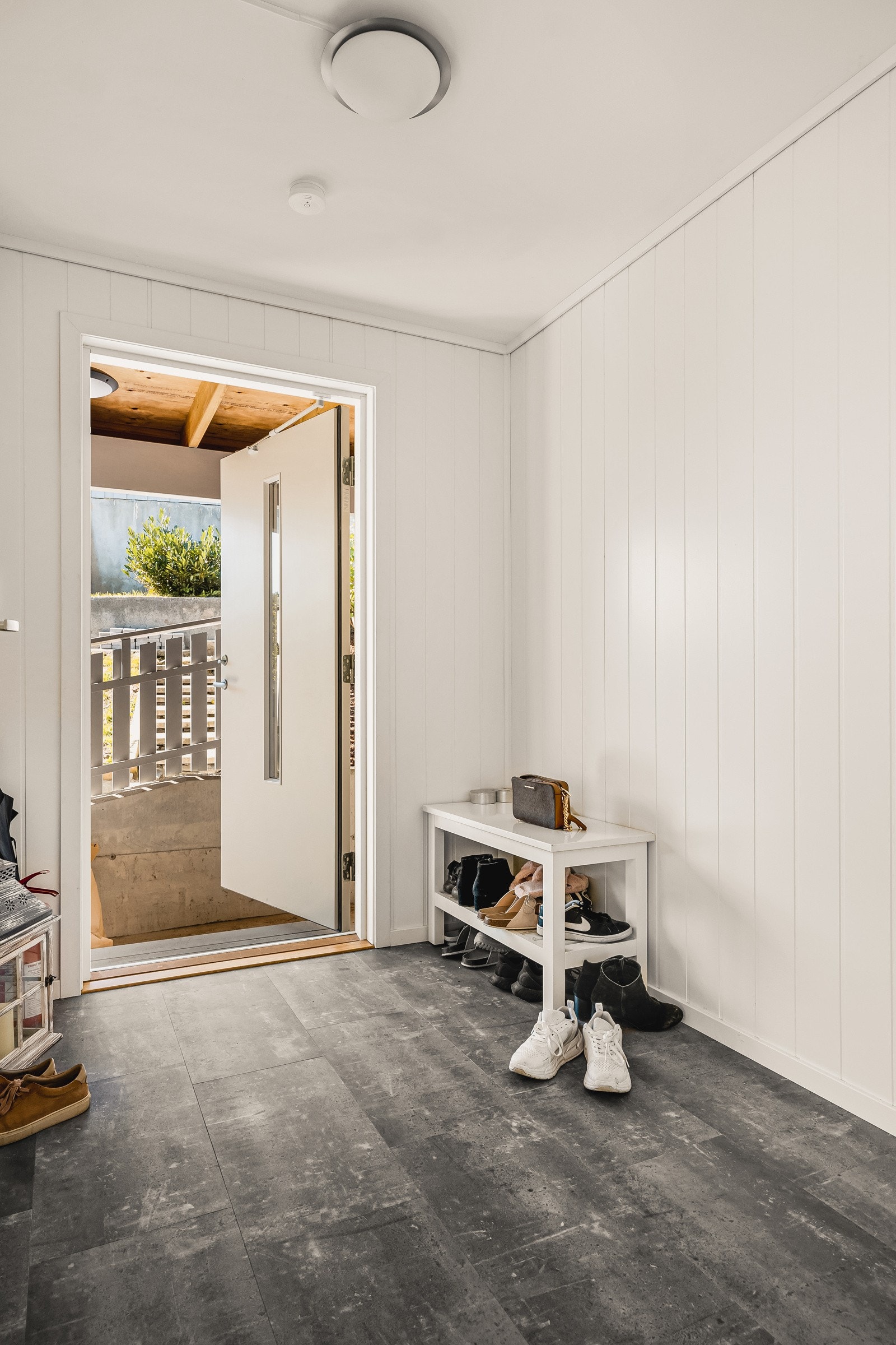 Velkommen inn i utleiedelen. (Den er pt. utleid for kr 12.000,- pr. mnd. + strøm). Galleribilde