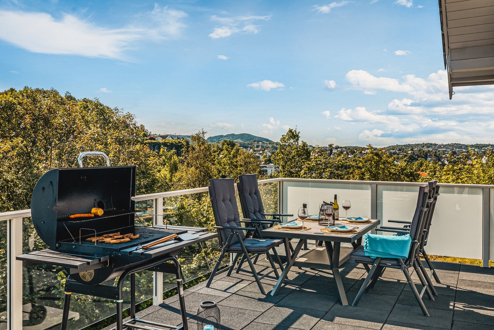 Laila Flinterud ønsker deg velkommen til visning! Husk å melde deg på. Galleribilde