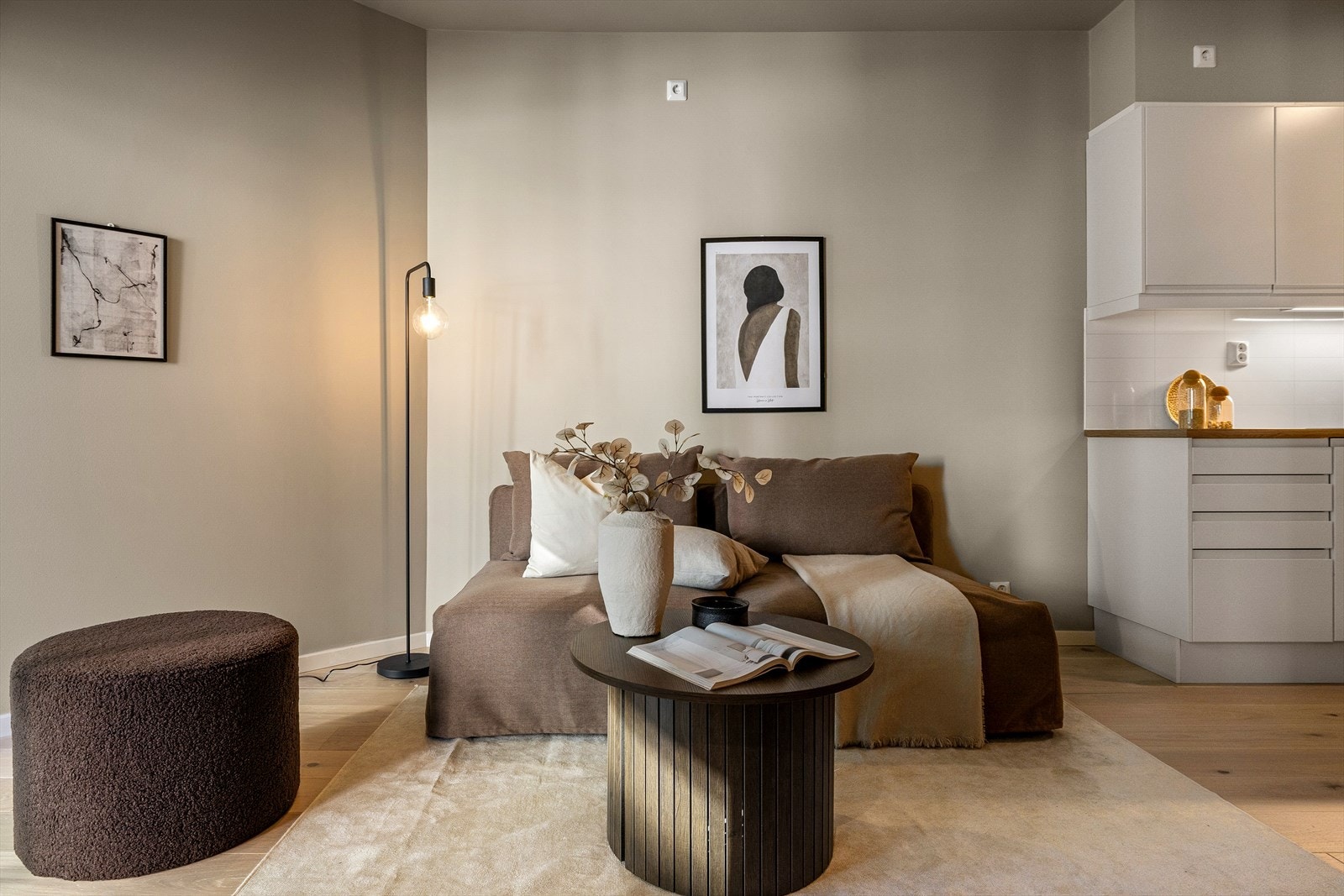 Her er det god plass til å møblere med en sitte- og spisegruppe. Galleribilde