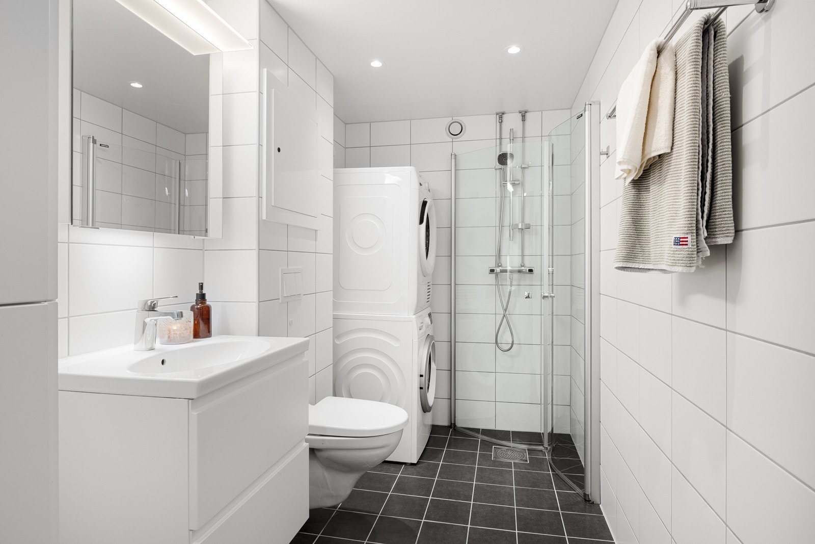 Badet ble pusset opp i regi av borettslaget i 2018 og har opplegg for vaskesøyle. Galleribilde