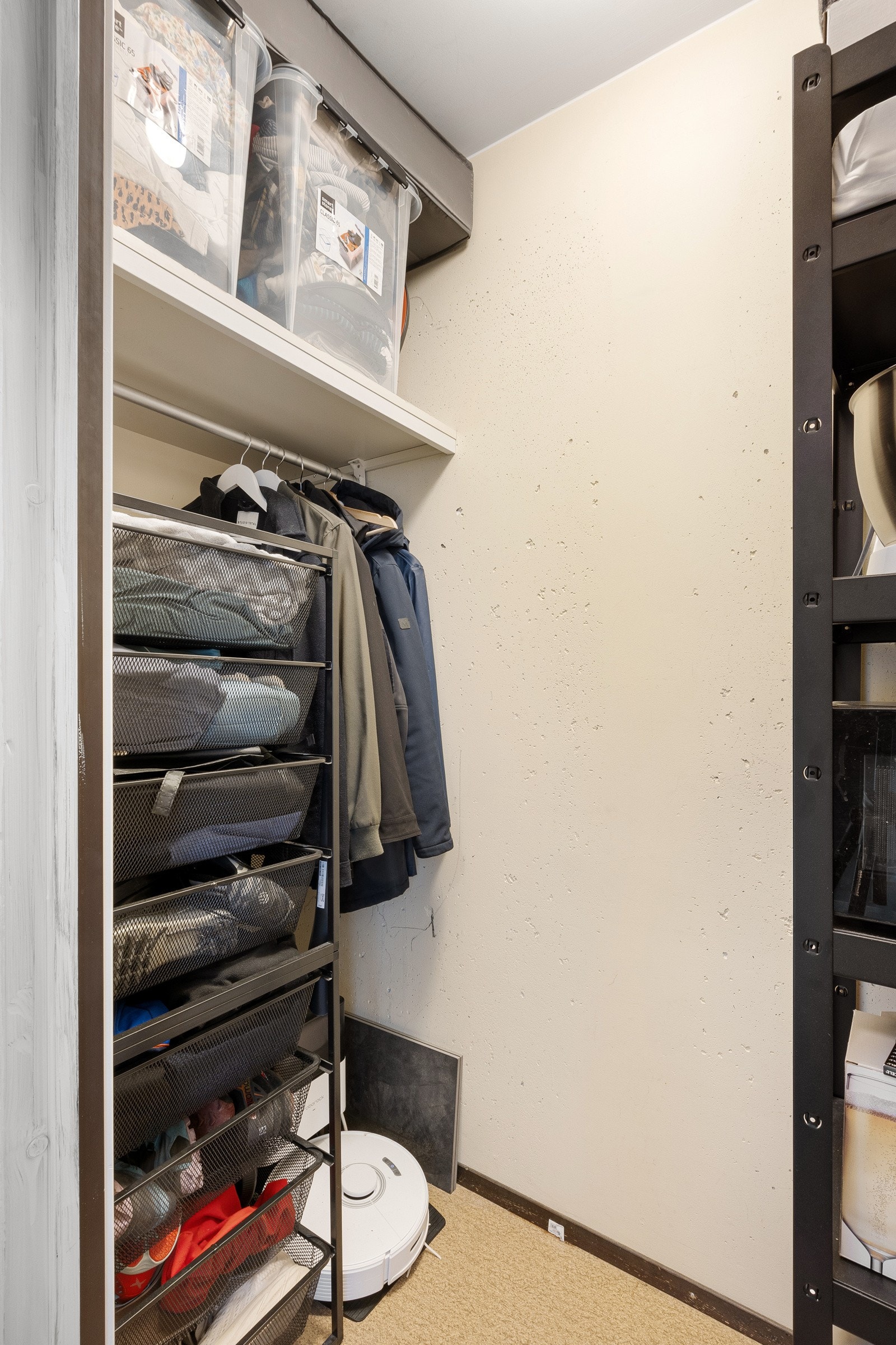 Med bod i tilknytning til entreen, er det lett å holde orden på yttertøy og utstyr. Galleribilde