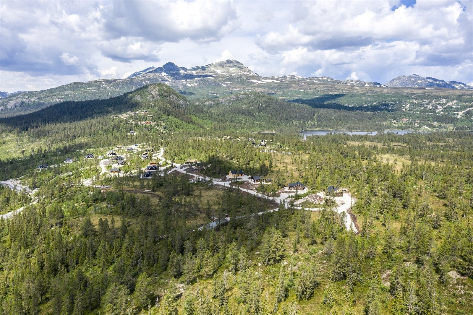 Flott beliggenhet med Gaustatoppen og Gausta-knea i bakgrunn Galleribilde