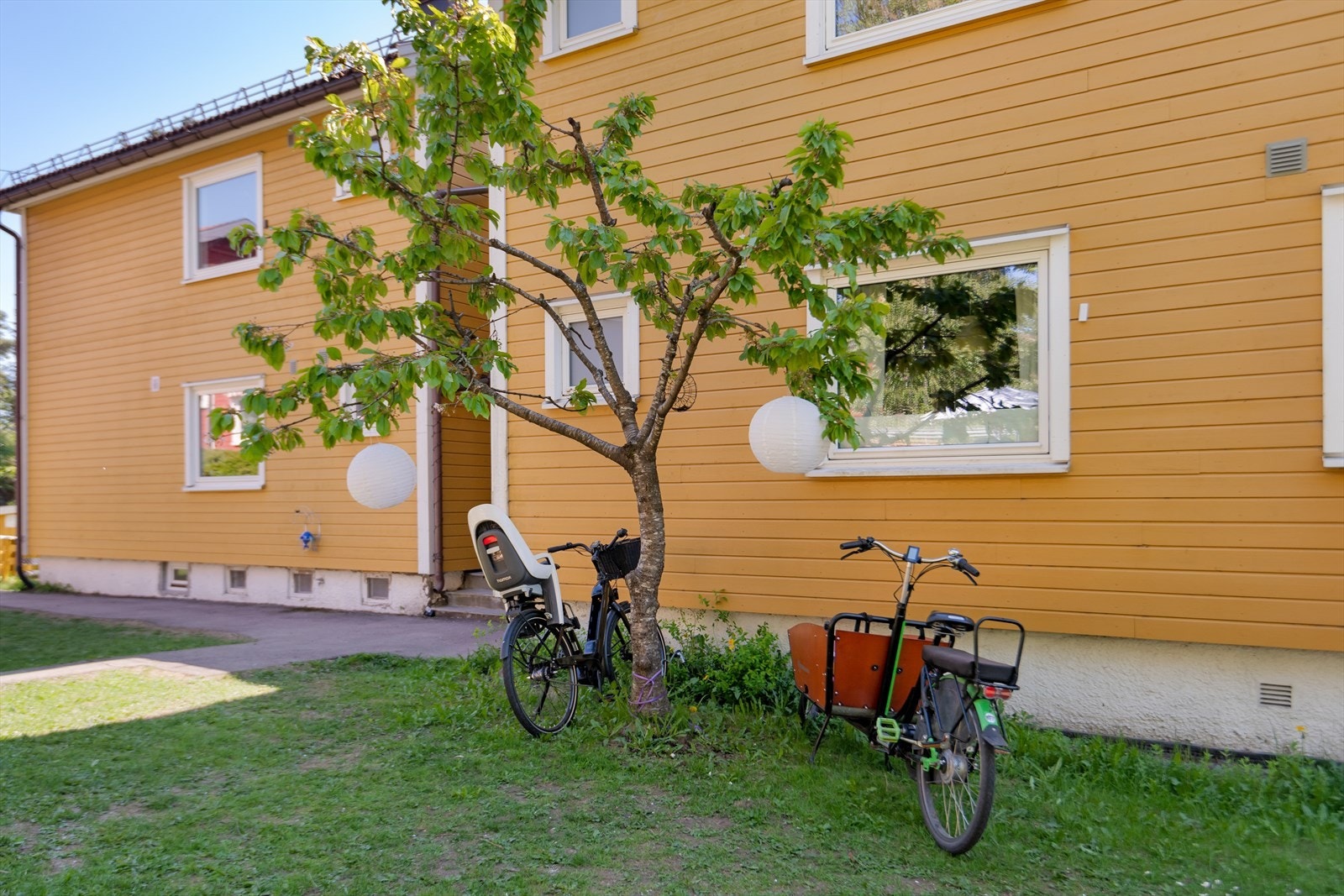 Sykler kan plasseres inntil denne boligens yttervegg. Galleribilde