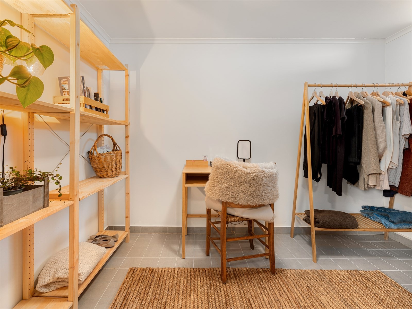 Her er det rikelig med ekstra oppbevaringsplass for stort og smått. Galleribilde