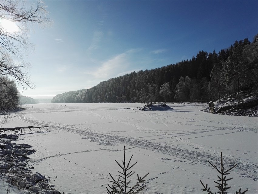 Dette er Nøklevann, hvor det kjøres opp både skiløyper og brøytes for skøytebane hver vinter. Galleribilde