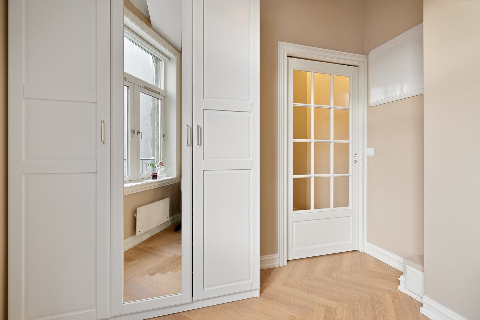 Det er plass til feks en liten seng eller skrivebord m.m. Galleribilde