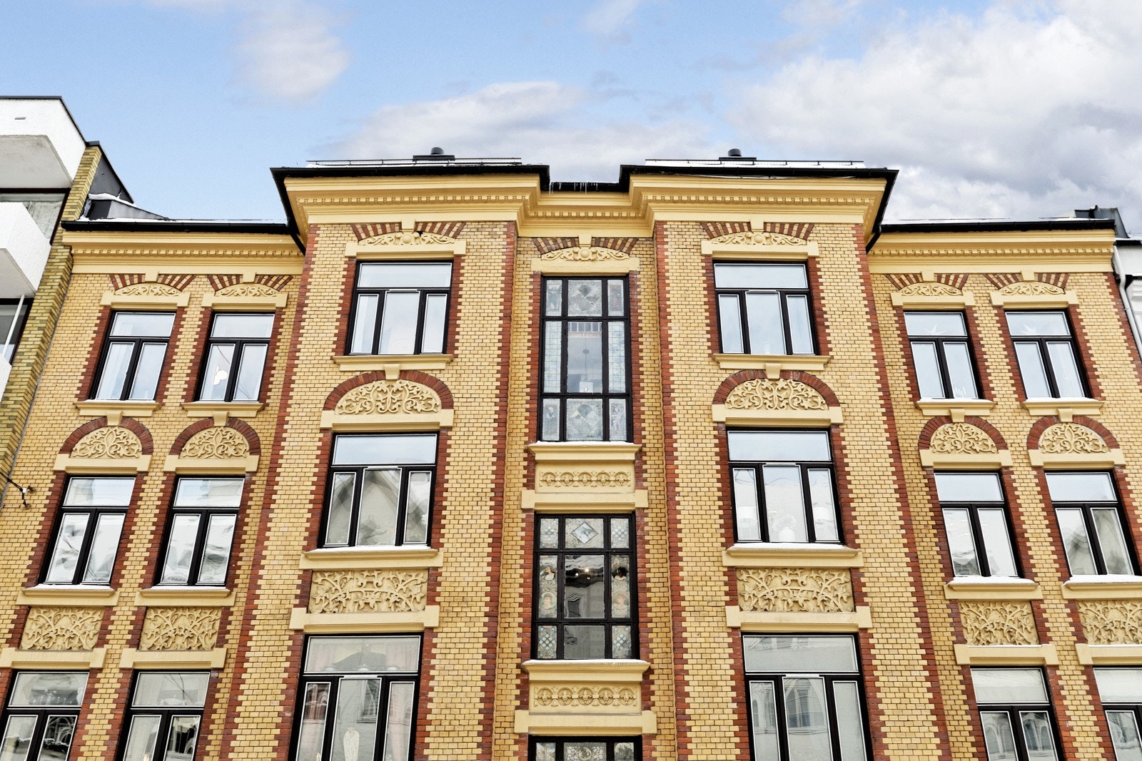 Bygget har en flott, klassisk fasade med rolig beliggenhet på Frogner Galleribilde