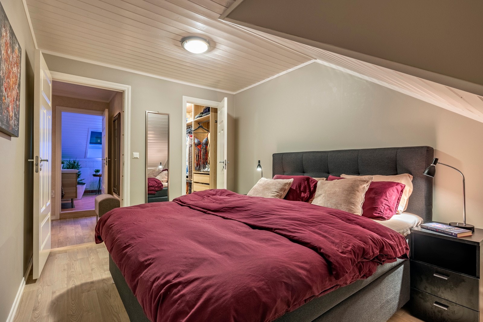 Soverommene i rekkehuset er romslige og delikate. Galleribilde