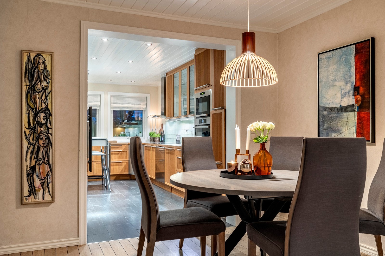 Det er muligheter for take-out av både sushi og pizza i nærområdet ? perfekt for travle dager. Galleribilde