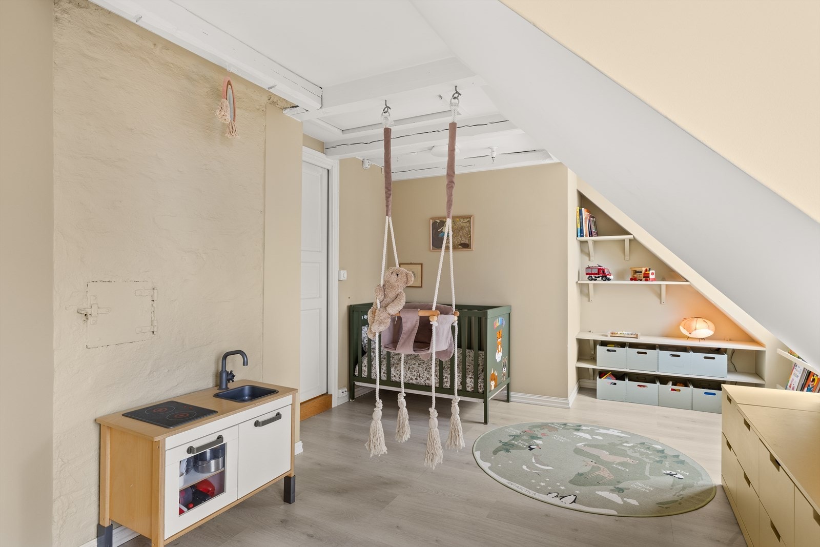 Her får minstemann i familien sin egen oase hvor fantasien får fritt spillerom. Galleribilde