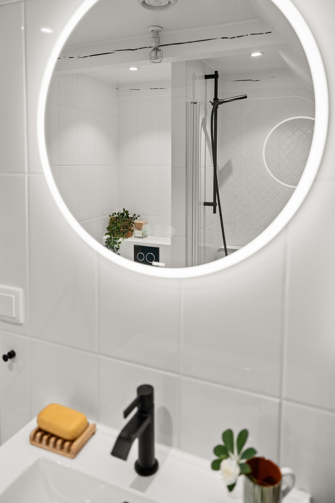 Badet har lekre detaljer som gir rommet et preg av luksus. Galleribilde