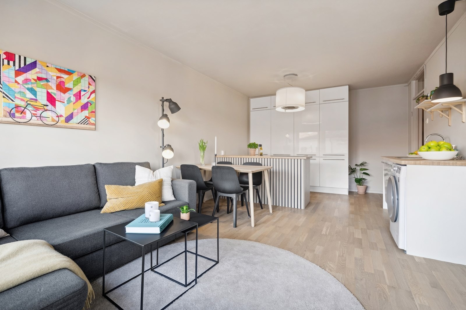 Leiligheten oppleves som lys og luftig med god planløsning. Galleribilde
