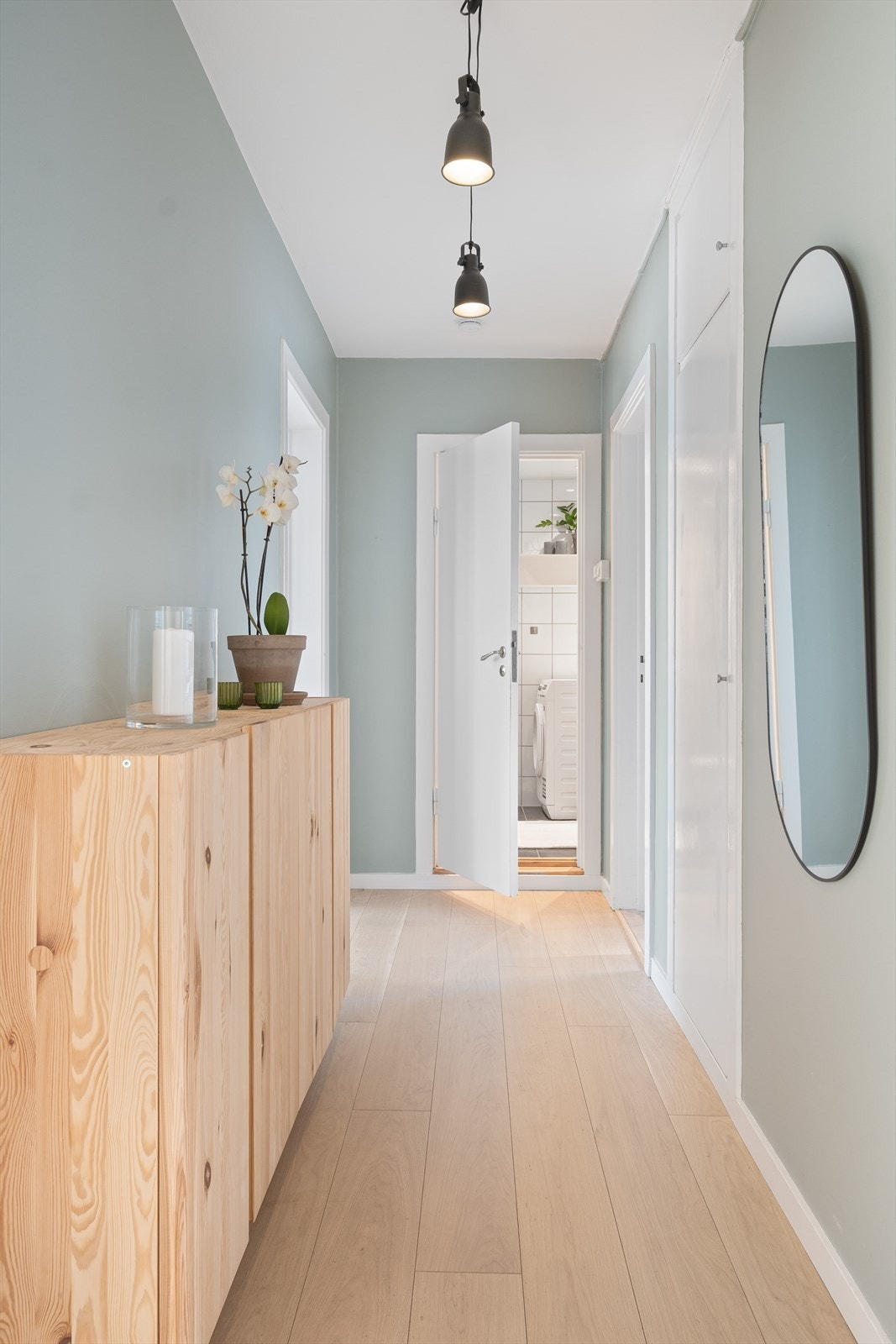 God plass til sko og yttertøy. Galleribilde