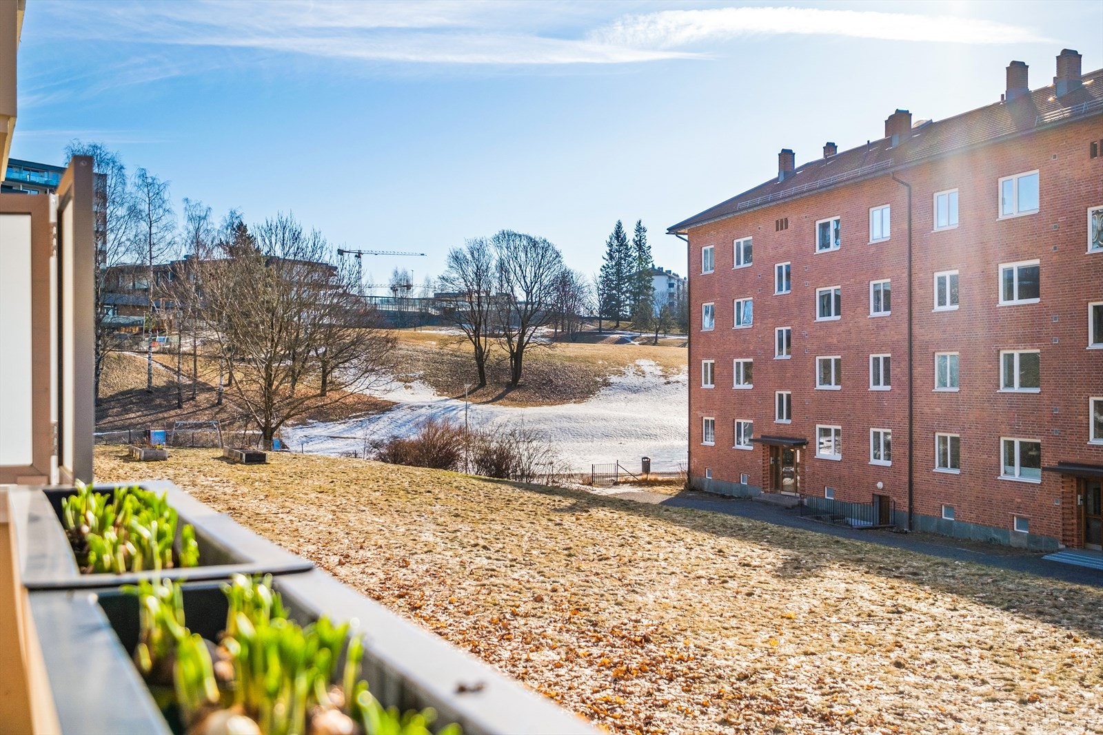 Balkongen vender mot rolige omgivelser med kort gange til flotte Torshovdalen. Galleribilde