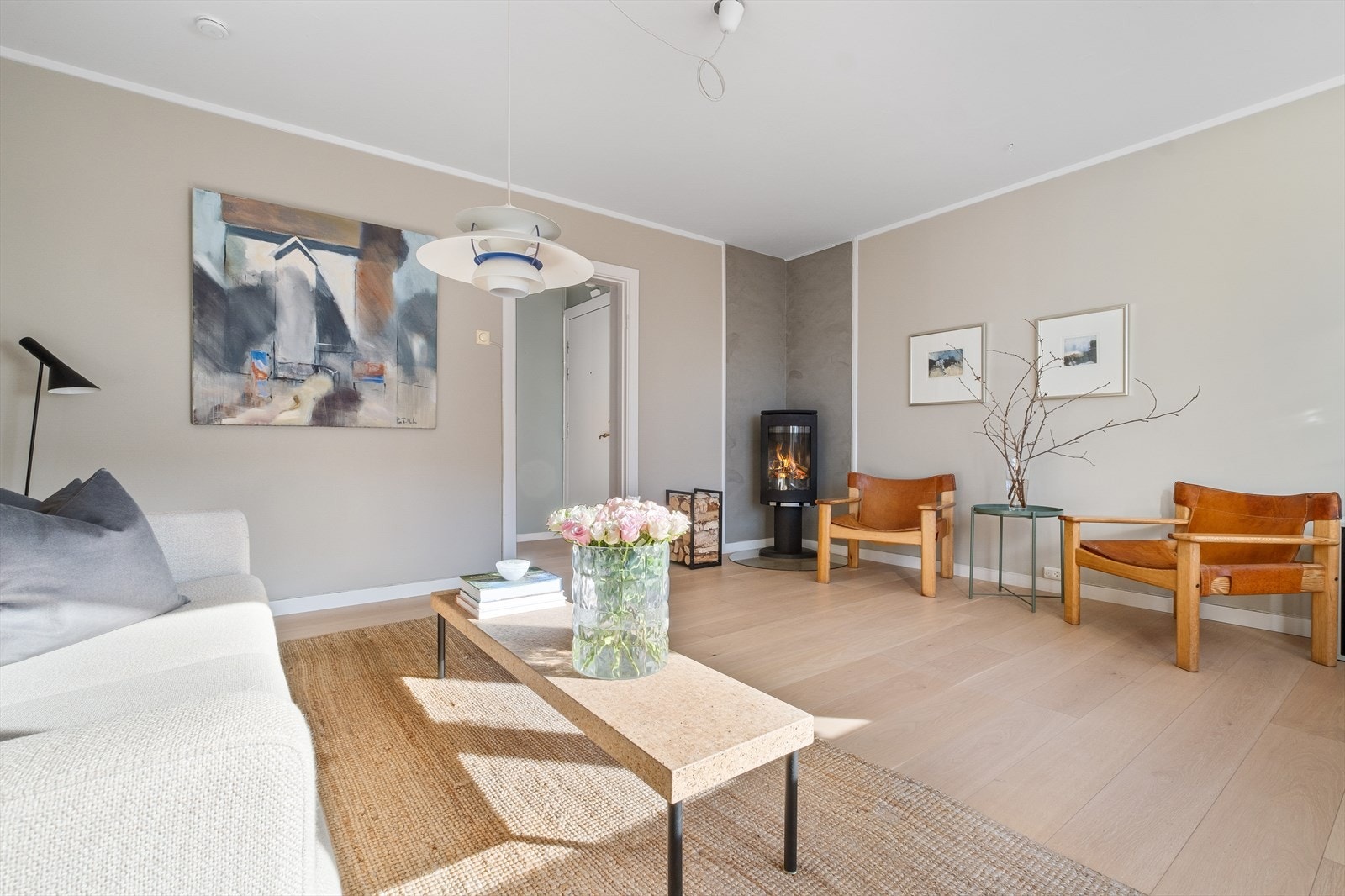 Leiligheten er malt i delikate og tidsriktige farger. Galleribilde