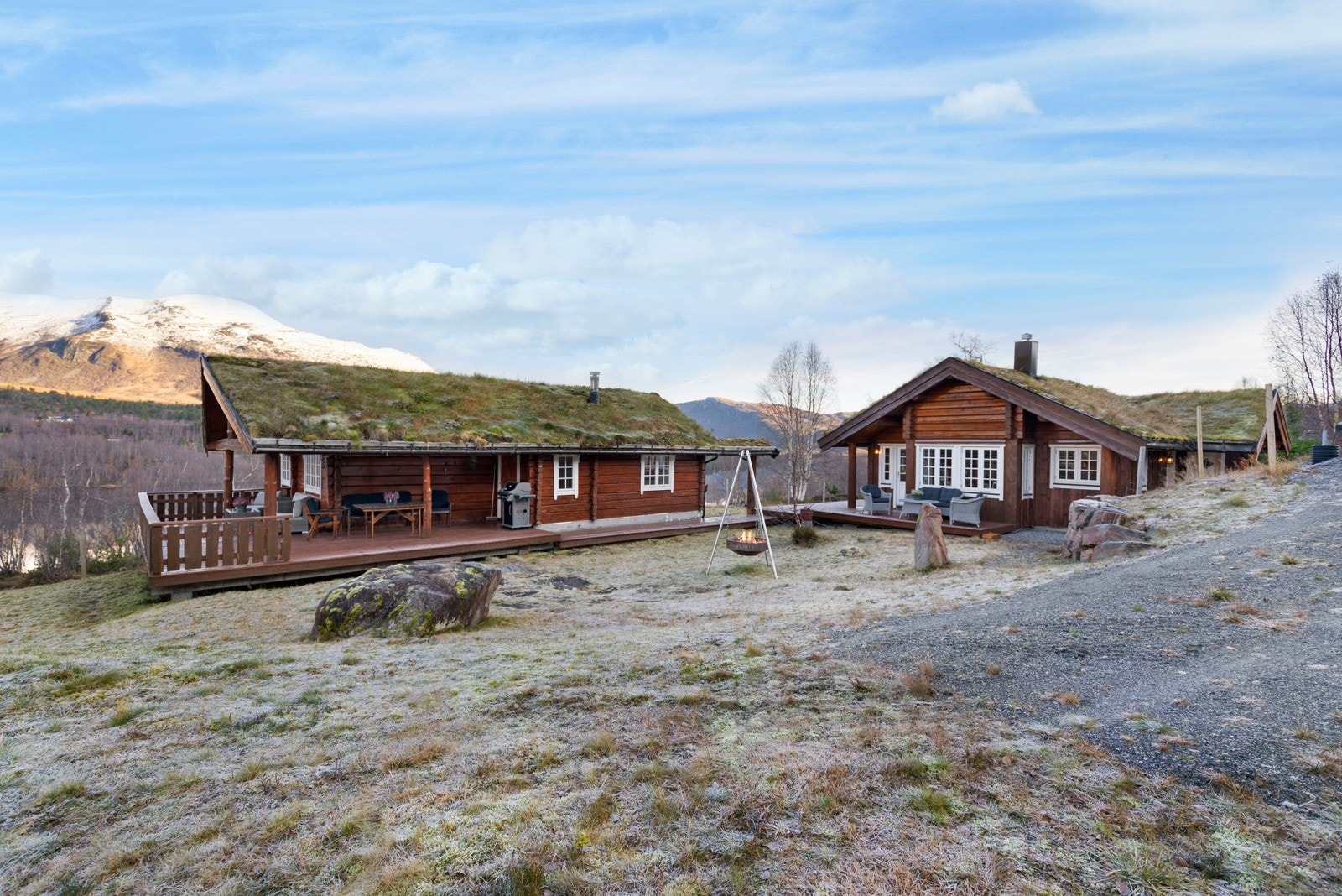Eiendommen består av hovedhytte fra 2000 og anneks fra 2011. Galleribilde