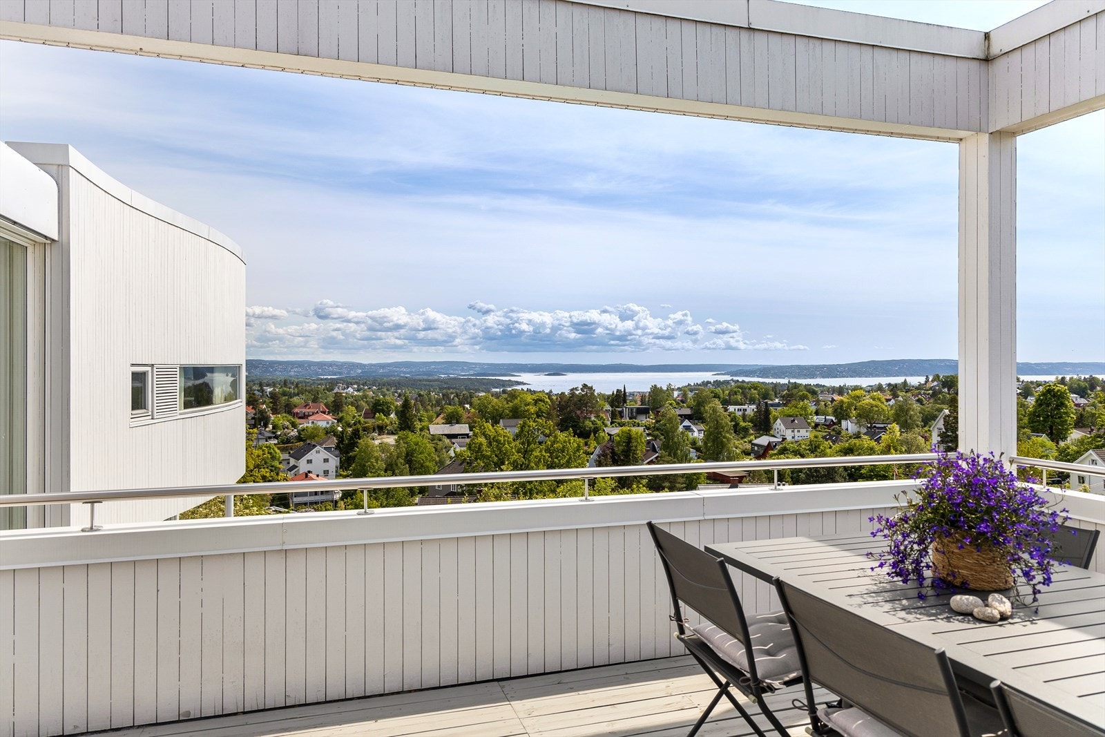 Her kan du nyte late dager med fantastisk utsikt! Galleribilde