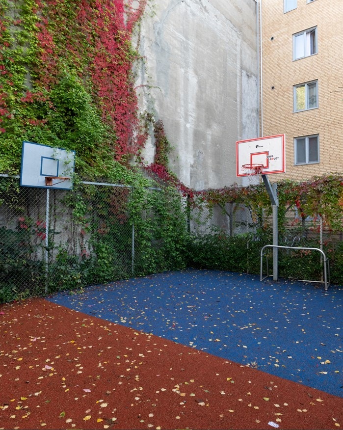 Her finner du også basketballbane og lekeapparater for de minste. Galleribilde