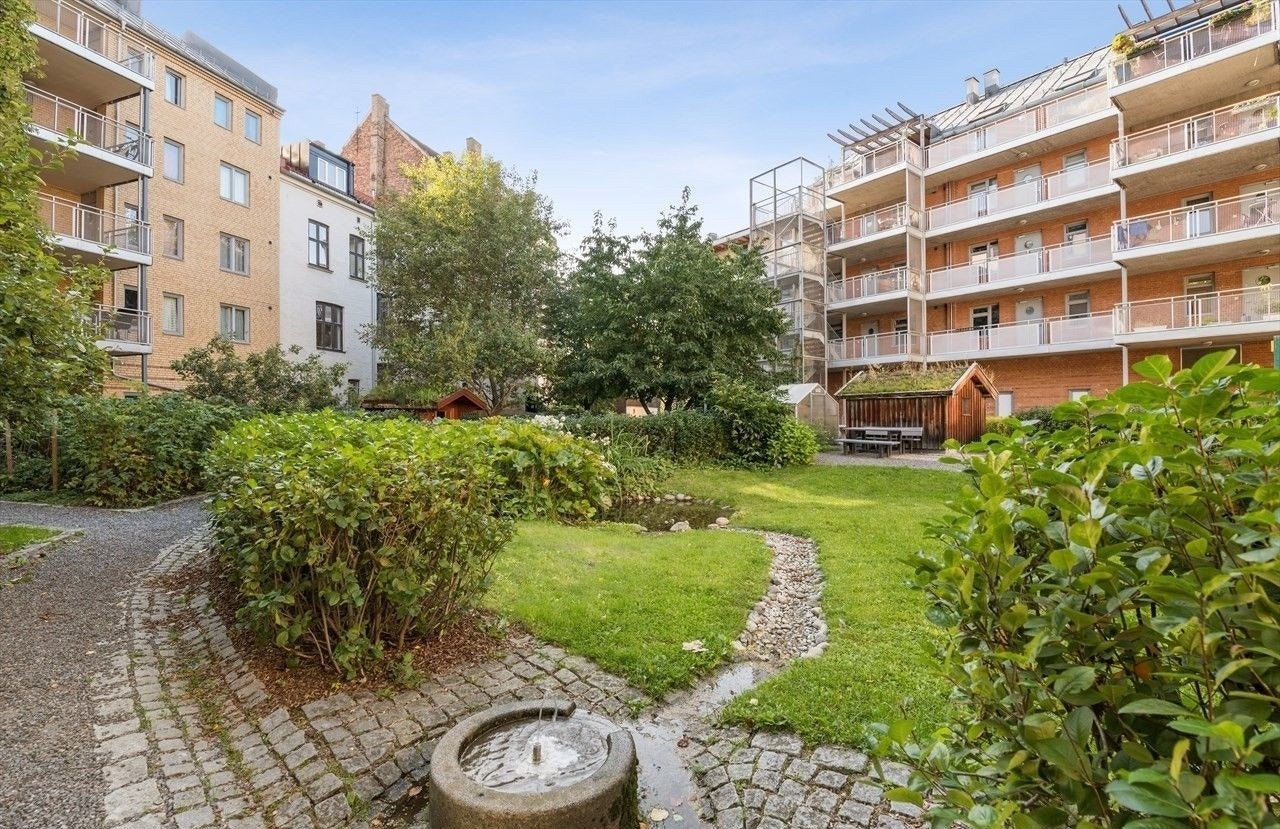 Styret har planlagt en "oppfriskning" av fellesområdene for borettslaget. Hagen drives og vedlikeholdes av innleid gartner, men også gjennom dugnad og frivillig innsats. Galleribilde