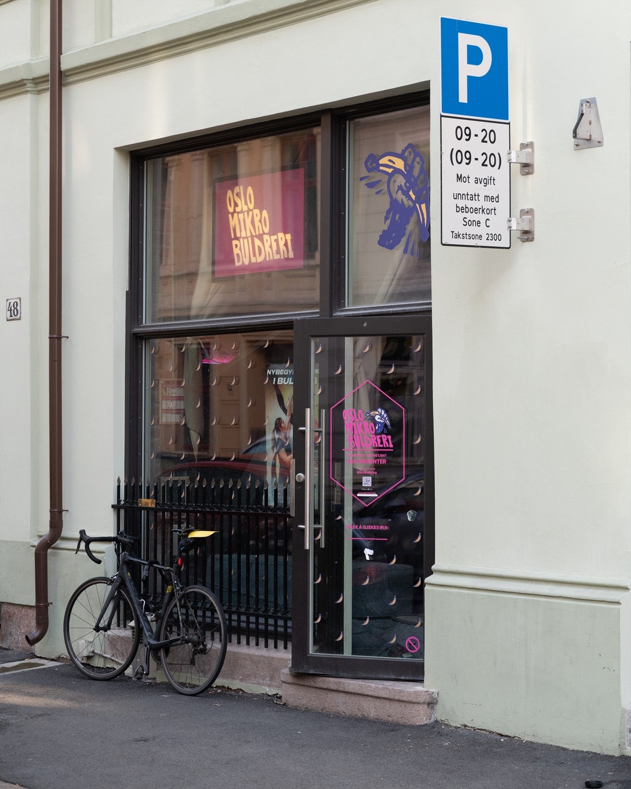 Den kjente kaffebaren har utvidet og åpent for både kafe og vinbar, et helvegansk konsept ulikt noe annet sted i Oslo. Galleribilde