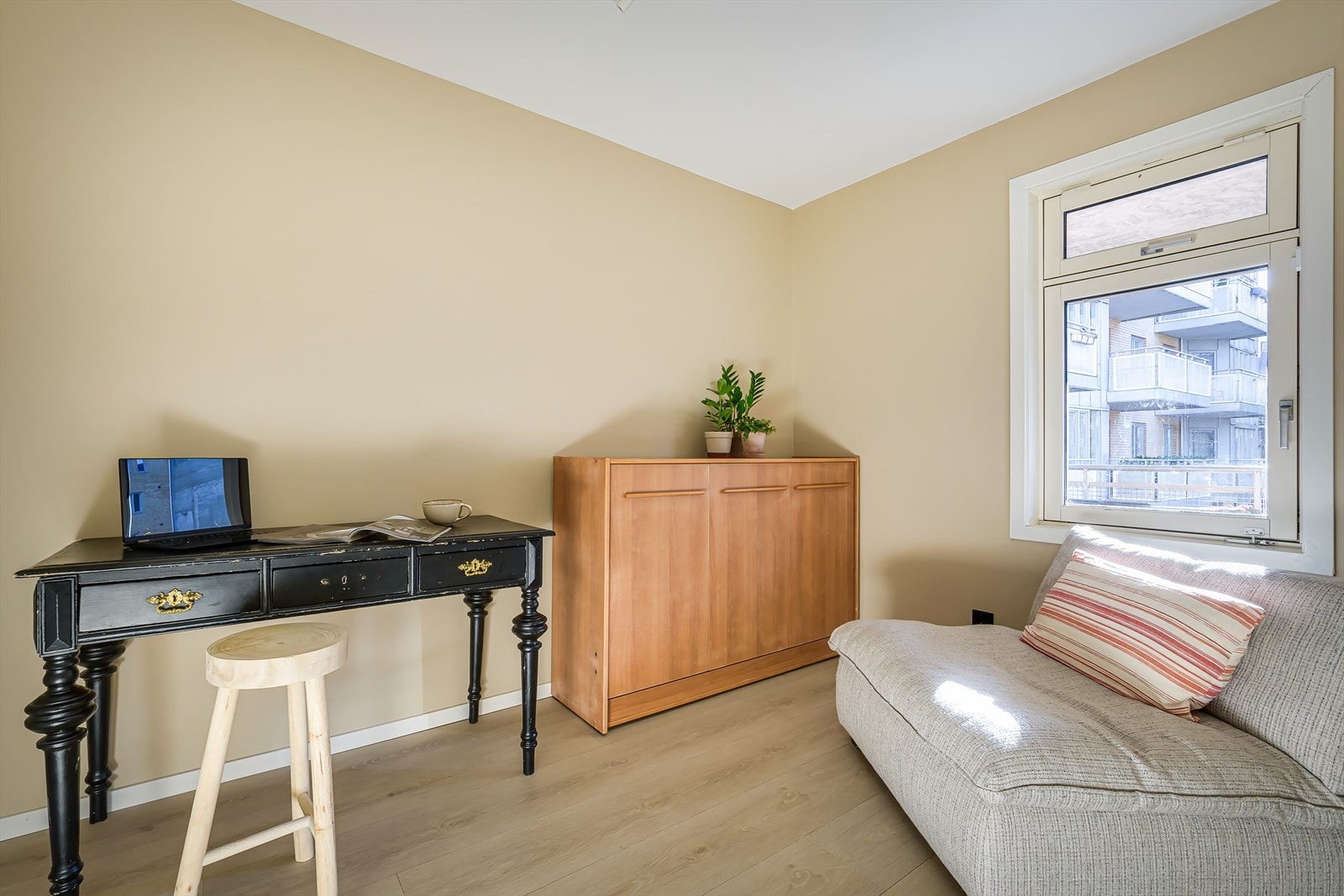 Soverom to er av god størrelse og passer perfekt som barnerom, gjesterom eller kontor. Galleribilde