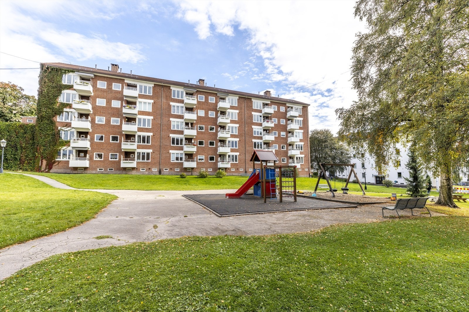 Store parkerområder er noe dere vil sette pris på når de varme dagene kommer. Her er det enkelt å ta med seg en matbit og nyte varme dager rett utenfor døren. Galleribilde