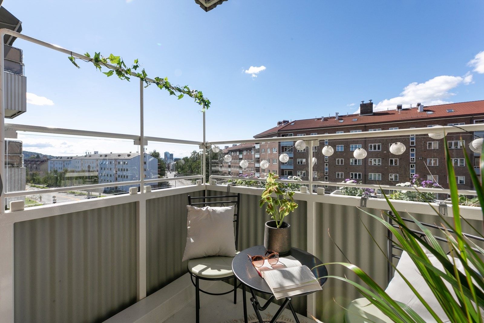 Med sol fra tidlig formiddag til kveld, kan de varme dagene tilbringes her ute. Galleribilde