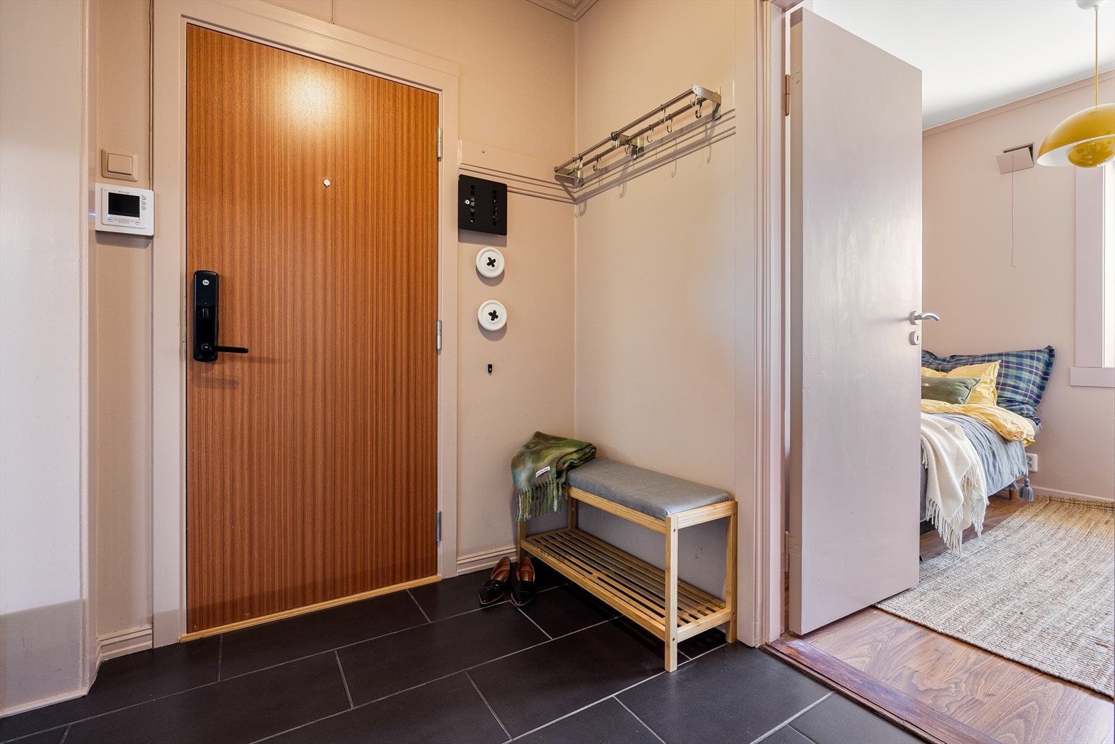 - Lys og innbydende entré - Galleribilde