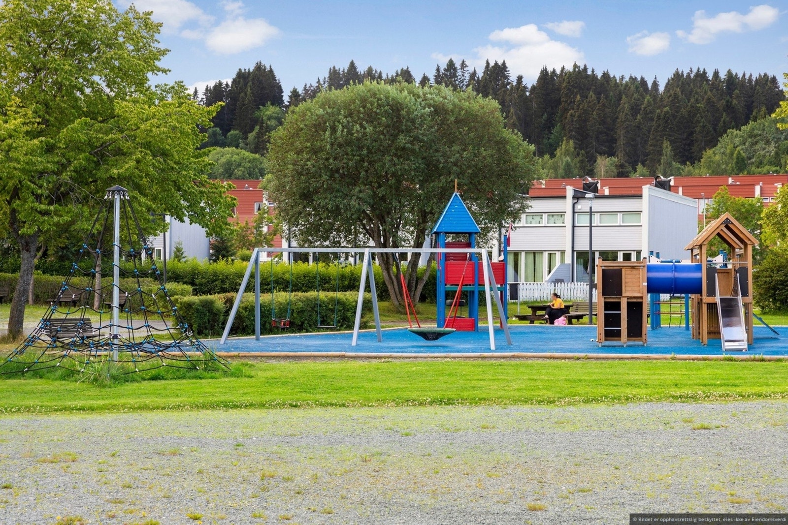Nærområde - Lekeplass for de små like ved Galleribilde