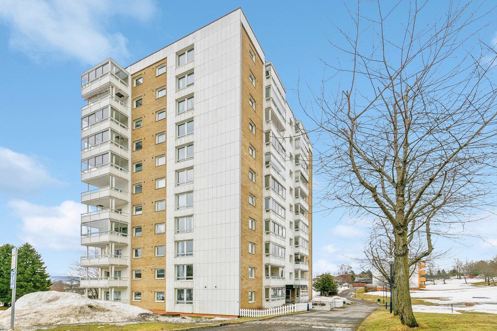Kalbakkveien 21 er en lys 3-roms andelsleilighet med fin beliggenhet på Kalbakken. Galleribilde
