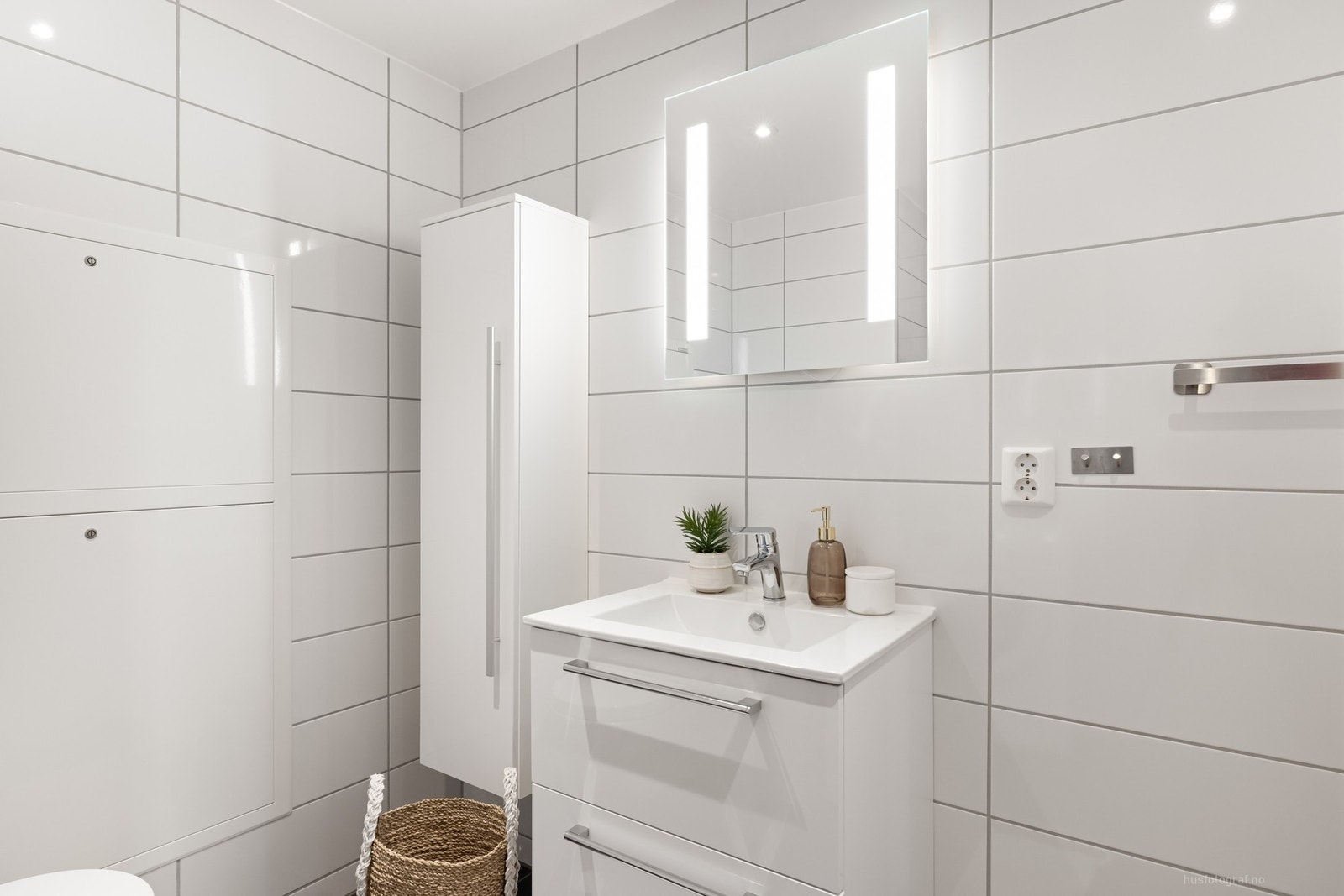 Nedfelt servant og gode faste innredninger Galleribilde