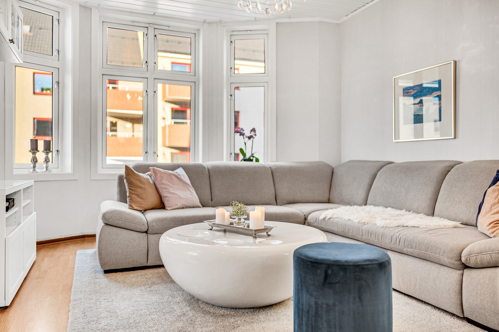 Sittegruppe med plass til stor sofa. Galleribilde