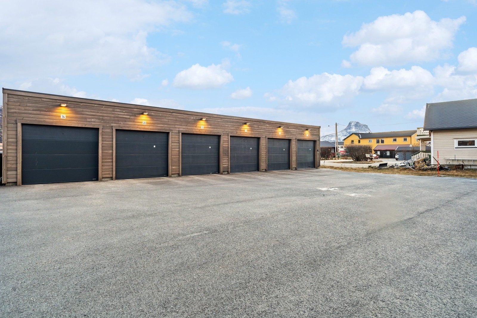 Parkering i felles garasje Galleribilde