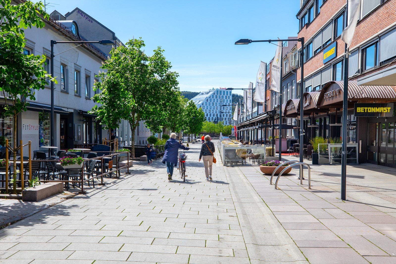 Leiligheten ligger i Lillestrøm sentrum med umiddelbar nærhet til offentlig kommunikasjon og byens fasiliteter. Galleribilde