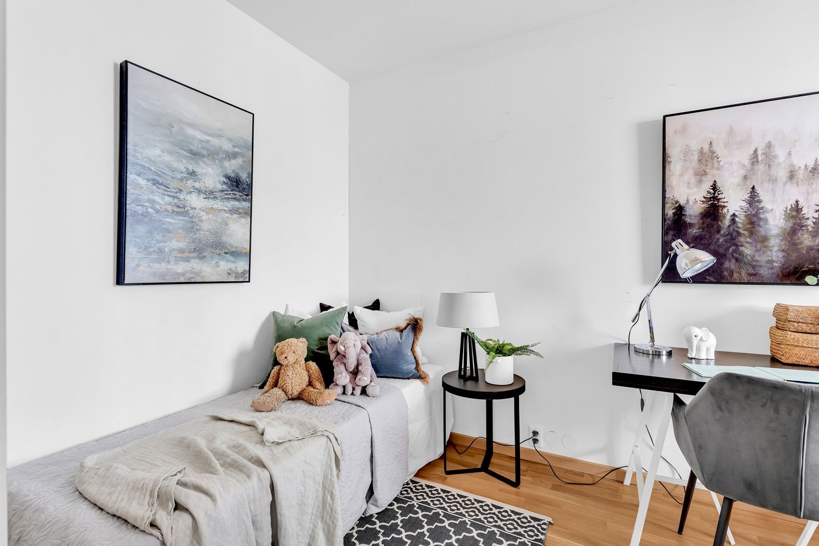 Begge rommene har god plass til seng, garderobe og nattbord. Galleribilde