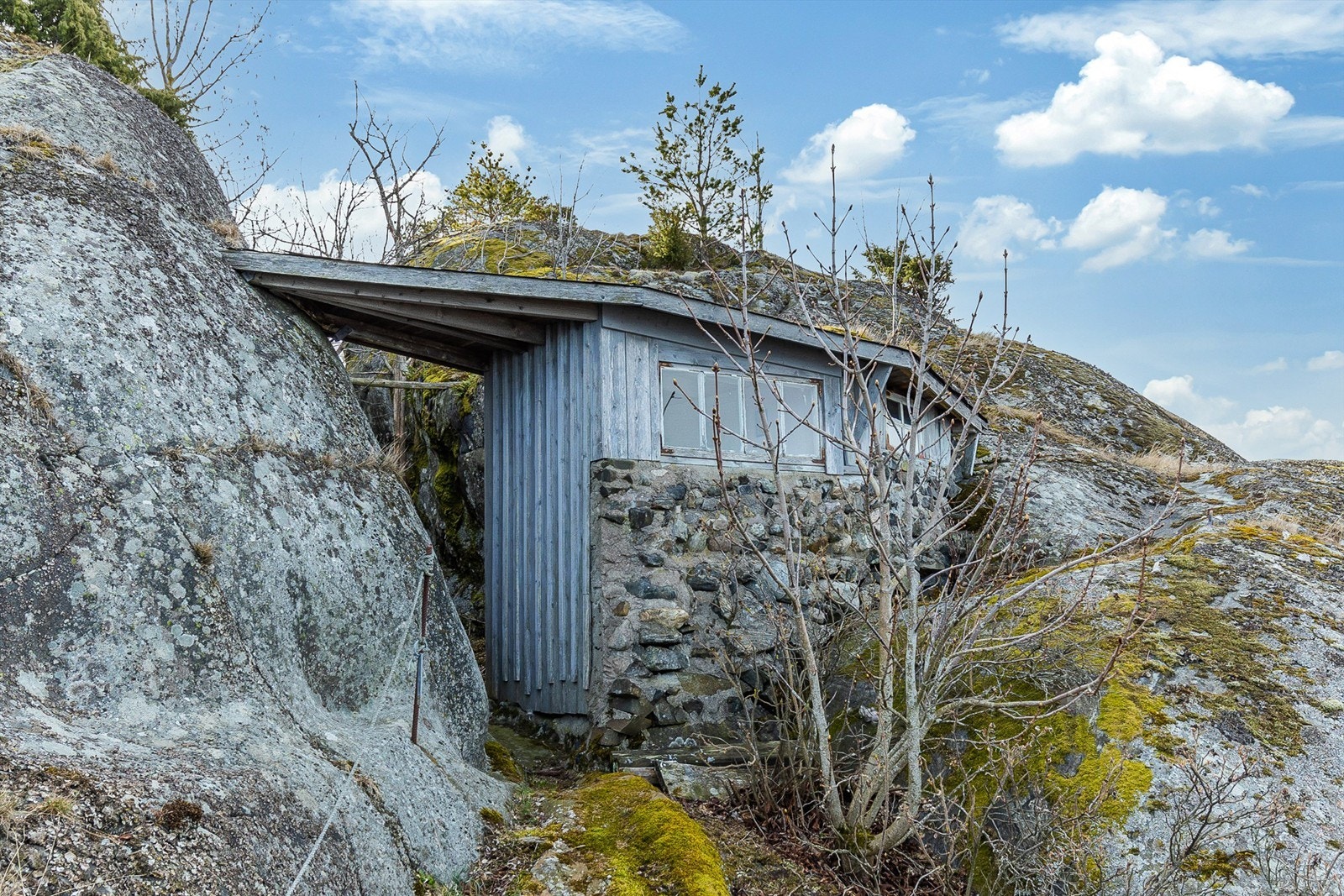 Utedo og lagerplass. Galleribilde