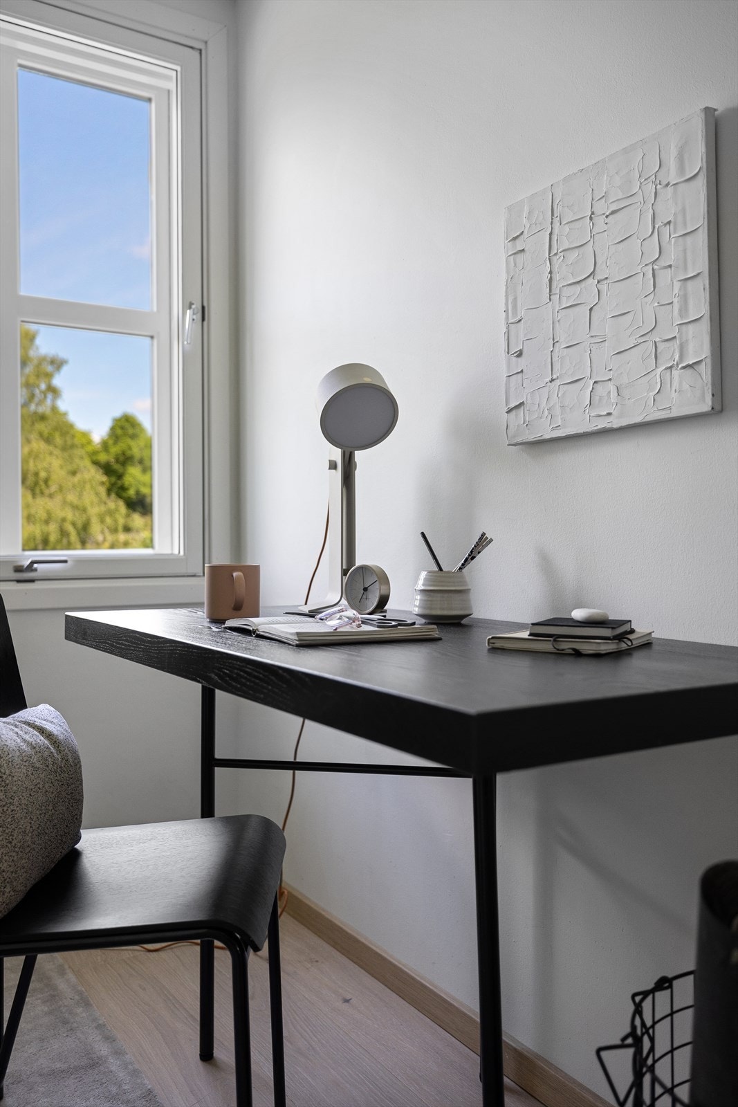 Her er det plass til seng, skrivepult og skap/kommode Galleribilde