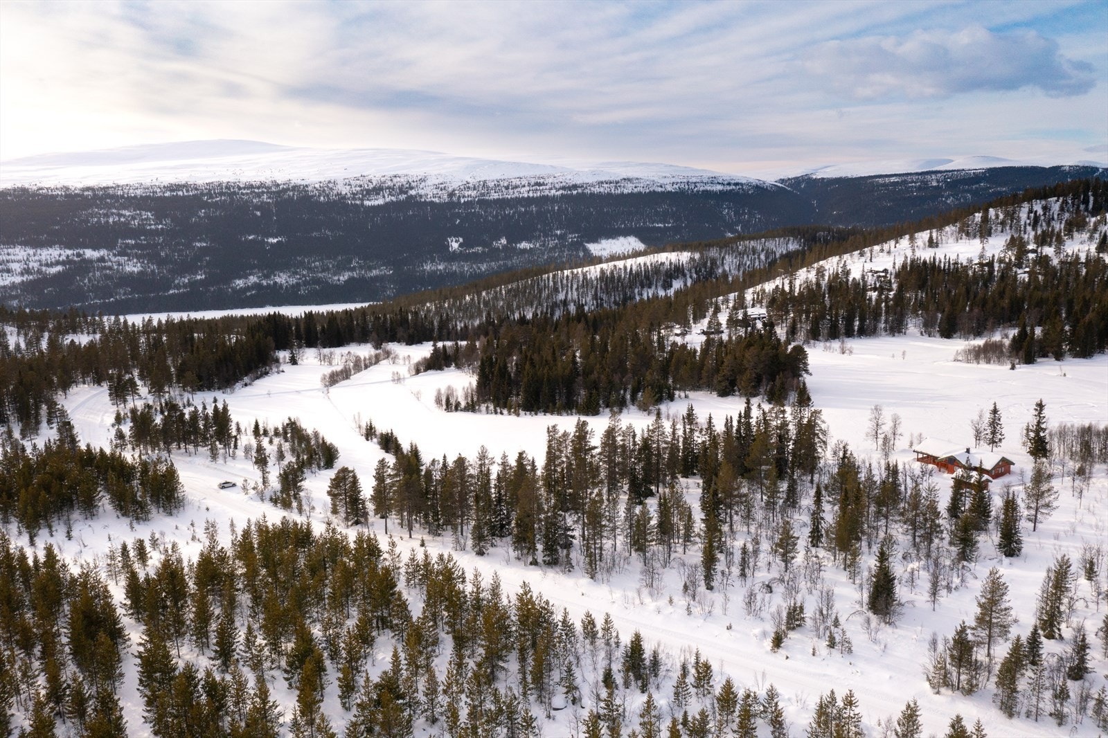 Utsikt mot nærliggende fjell. Galleribilde