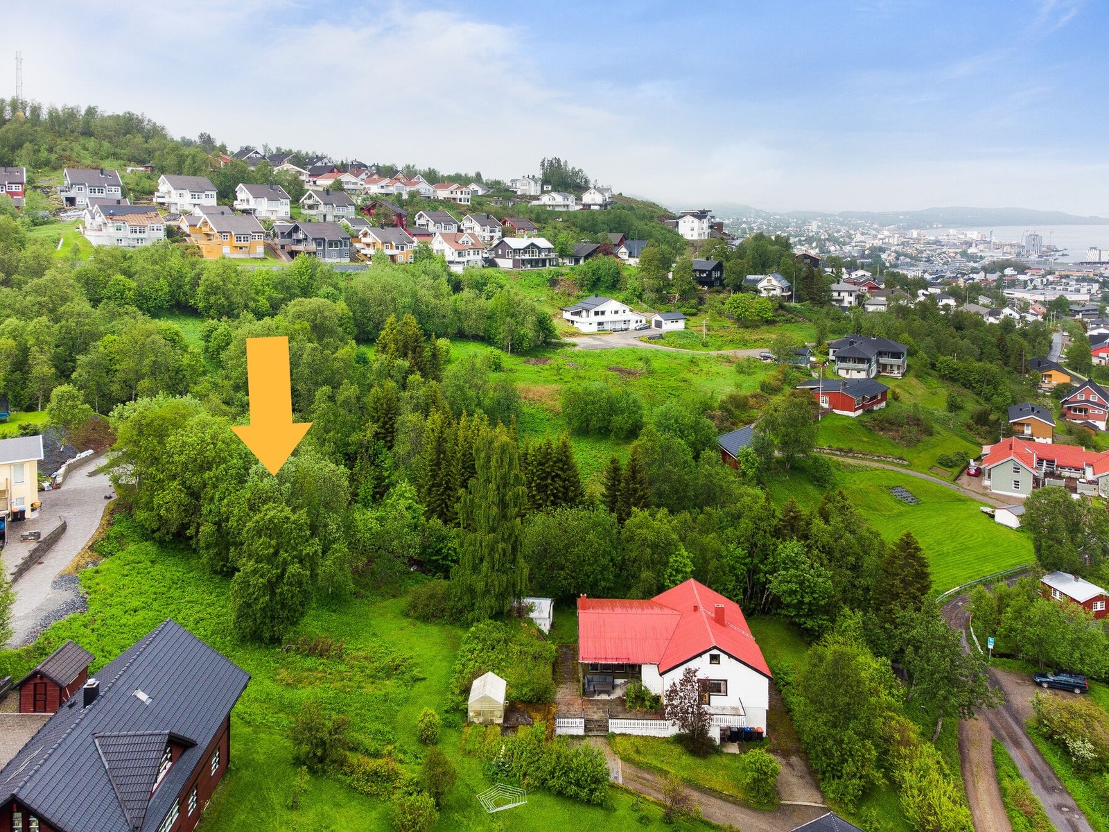 Her er det gåavstand til barnehage, skole, div butikker, Sjøkanten senter, sentrum og supert turterreng. Galleribilde