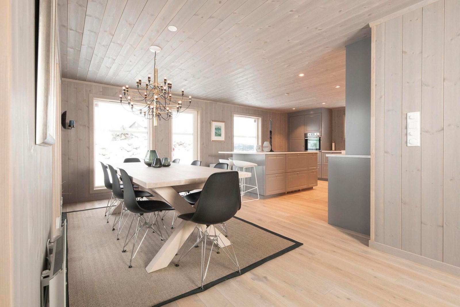 Foto fra kjøkken i en tilsvarende modell. Kjøkken fra Huseby medfølger Galleribilde