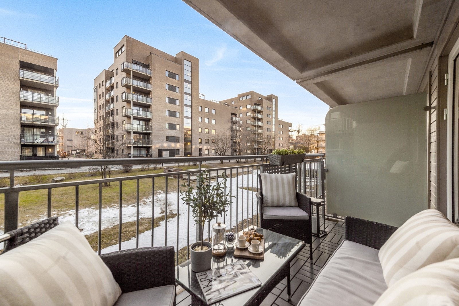 Med gode solforhold, et trivelig utsyn og god plass ligger alt til rette for at varme, solfylte dager kan tilbringes her ute. Galleribilde