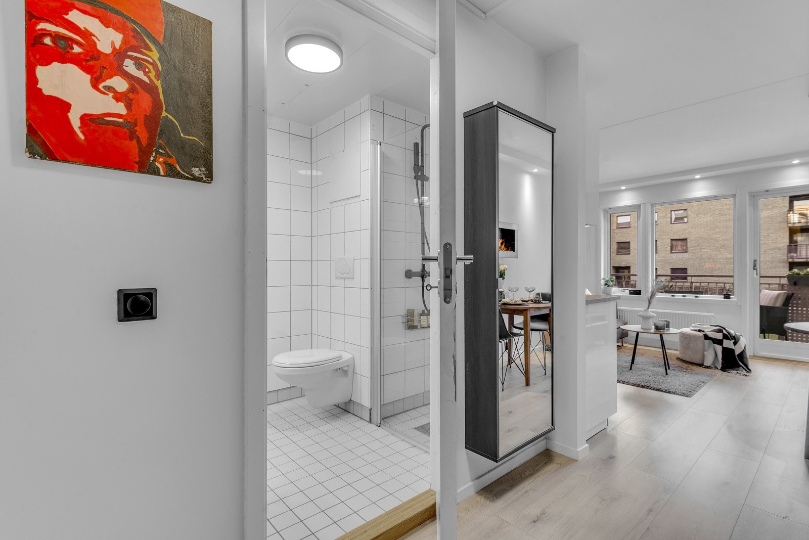 Bygget stod ferdig i 2007 og leiligheten holder god standard. Galleribilde