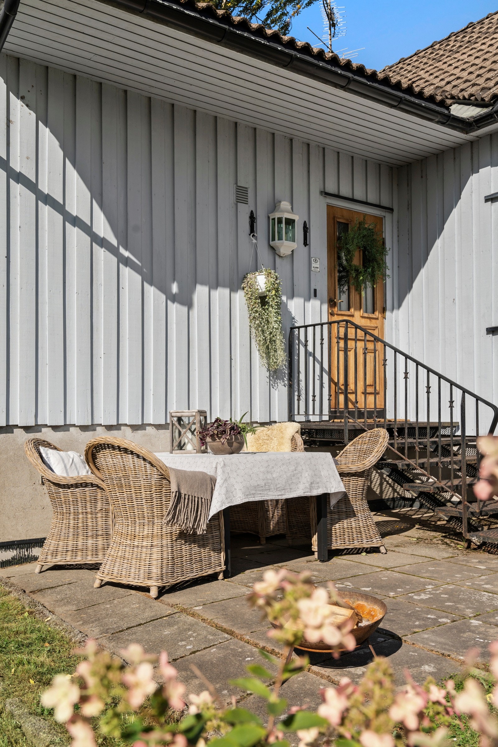Uteområde, fint uteplass ved inngangspartiet Galleribilde