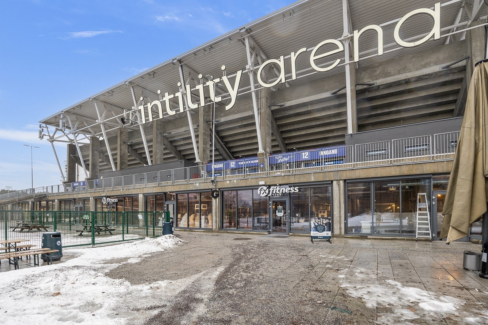 Intility Arena med fotballstadion og treningssenter ligger i nærområdet Galleribilde